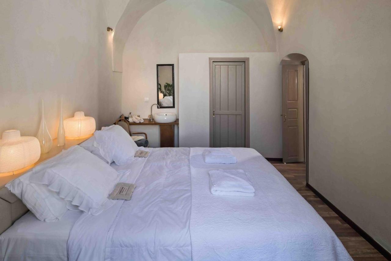 Sandandstone Villa Santorini Megalochori  Ngoại thất bức ảnh